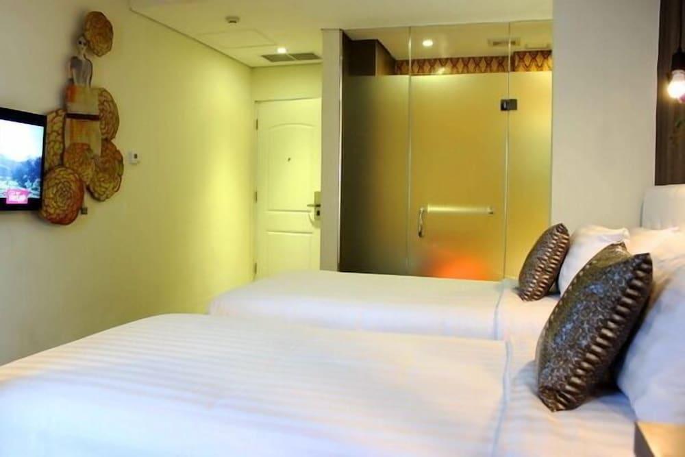 Couleur Hotel Jakarta - Tap to explore photos