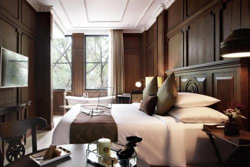 The Gunawarman Room Type - Wood Deluxe Double Room The Gunawarman Room Type - Wood Deluxe Double Room
