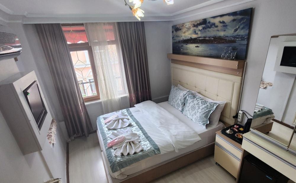 Oceans 7 Hotel Room Type - Economy Double Room