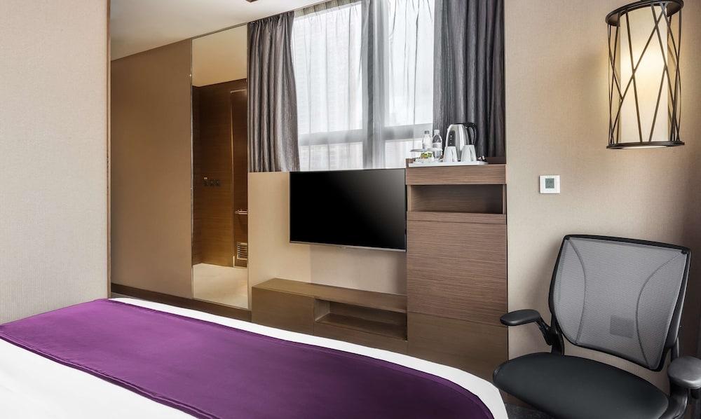 Hilton Garden Inn Hong Kong Mongkok - Tap to explore photos