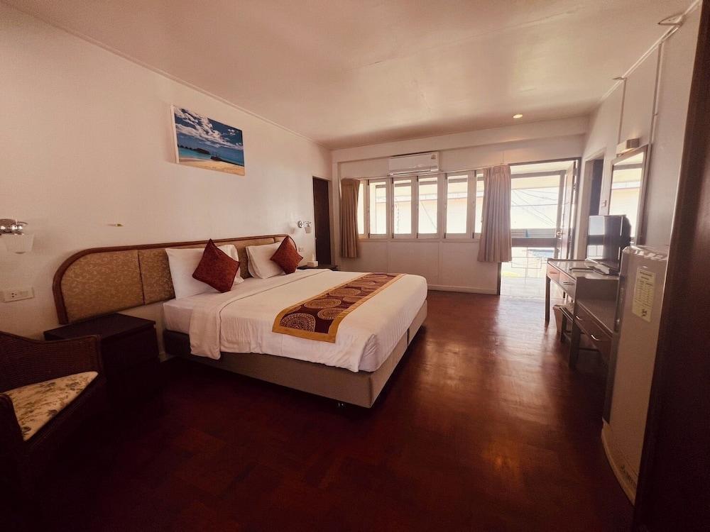 Nautical Inn Room Type - Standard Room, Pool View
