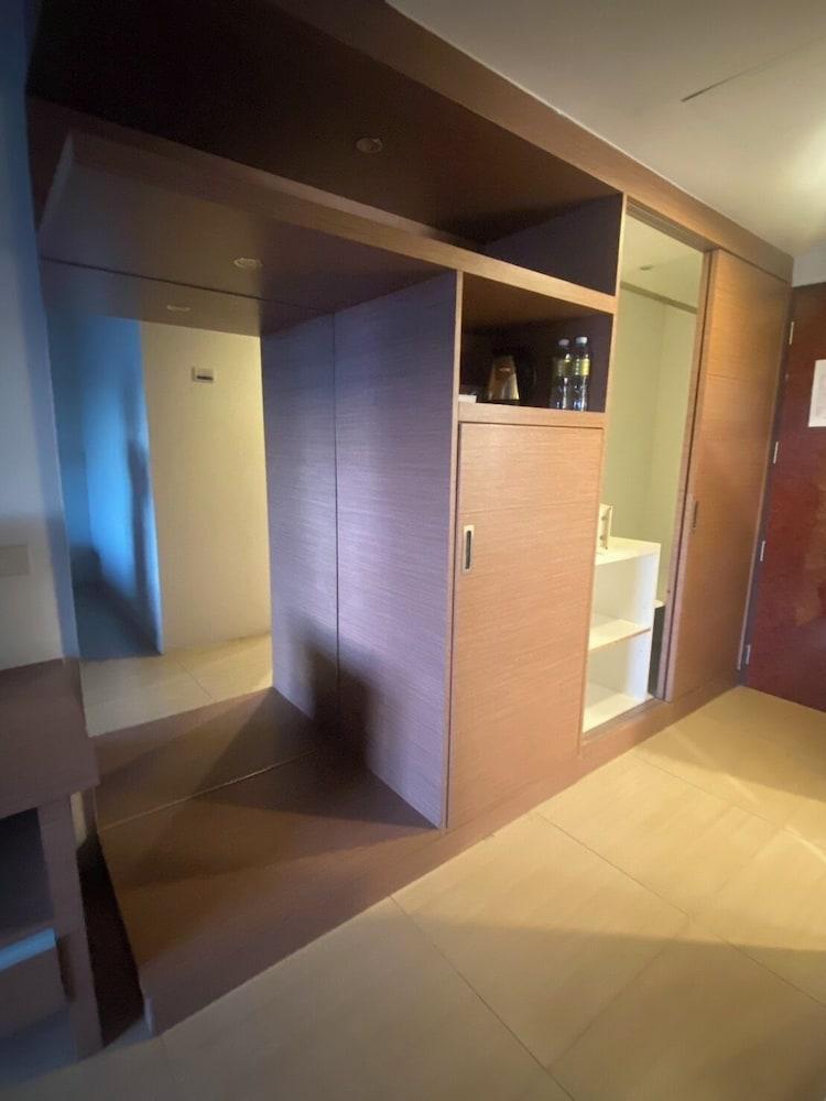 Nautical Inn Room Type - Deluxe Room, Sea View