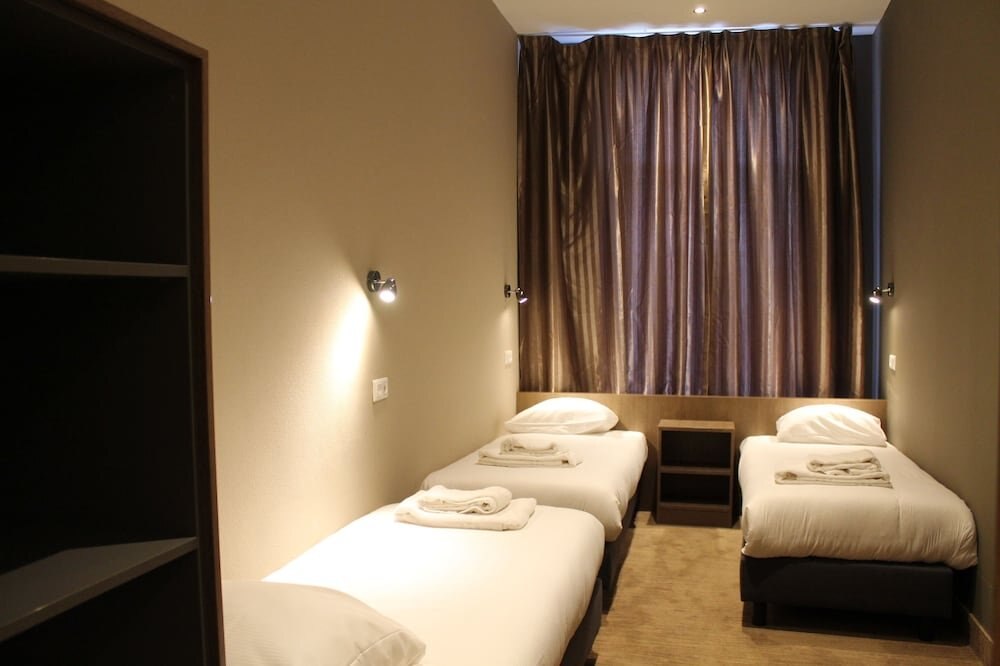 Hotel Blossoms Room Type - Triple Room