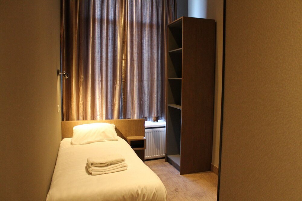 Hotel Blossoms Room Type - Comfort Triple Room