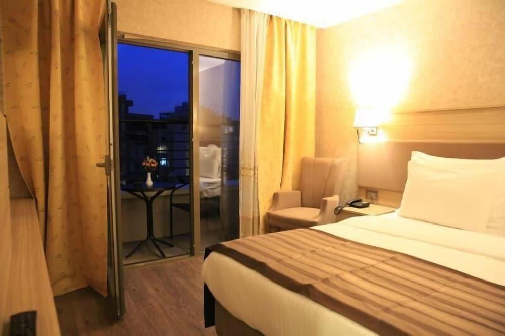 Regard Hotel Room Type - Family Quadruple Room, Multiple Beds, City View