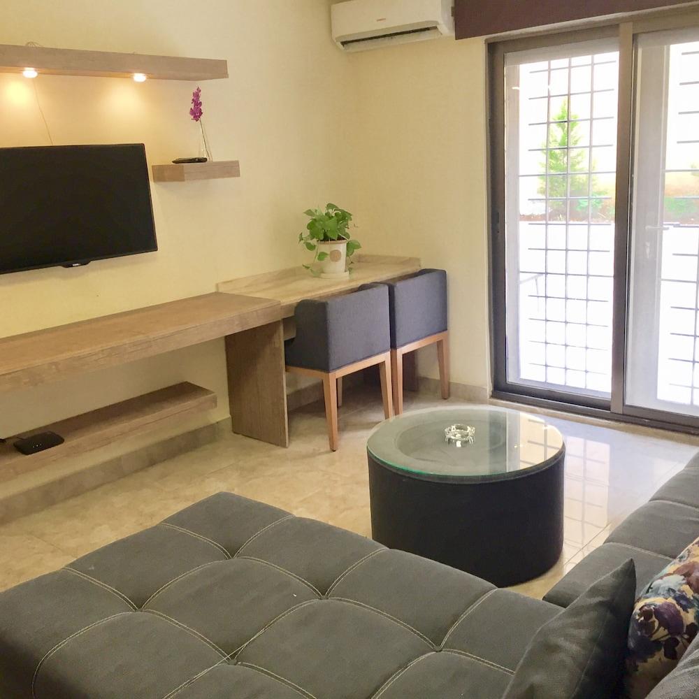 The Royal Luxury Apartments & studios Room Type - Deluxe Apartment, 1 Bedroom, Terrace