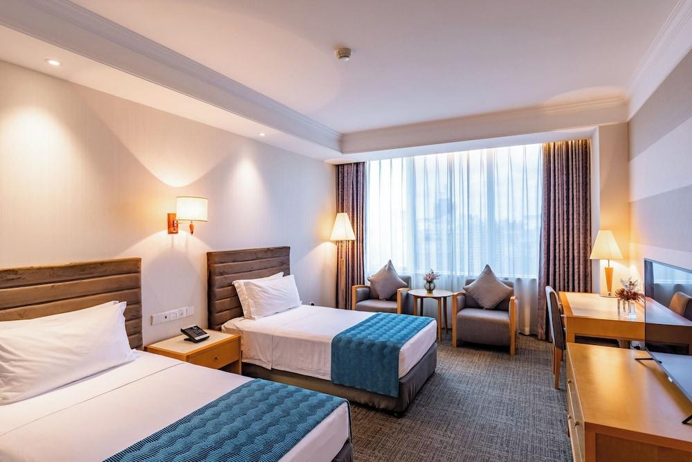 Jin Jiang Tian Cheng Hotel - Tap to explore photos