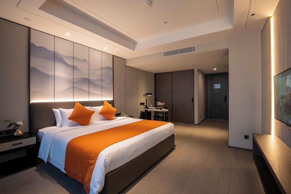 Jin Jiang Tian Cheng Hotel Room Type - Deluxe King With View