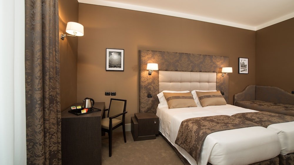 Monti Palace Hotel Room Type - Triple Room (Prestige)