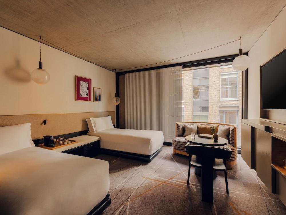 Aethos Hotel London Shoreditch Room Type - Premium Twin Room