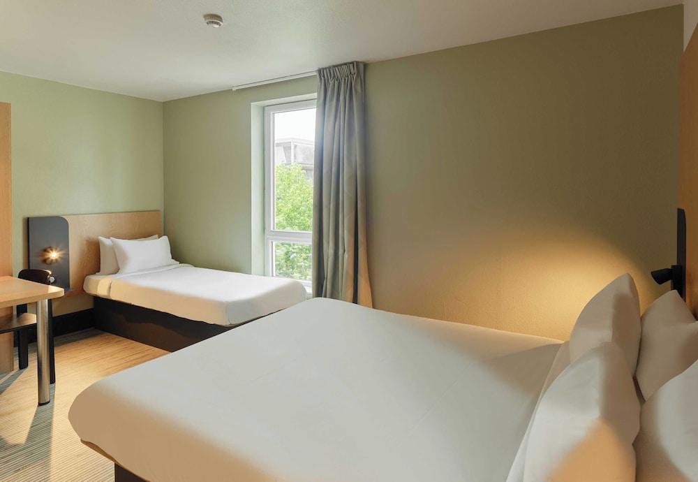 B&B HOTEL Paris Est Bobigny Room Type - Triple Room B&B HOTEL Paris Est Bobigny Room Type - Triple Room