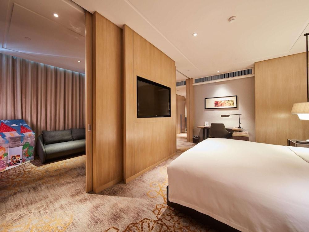 Sofitel Kuala Lumpur Damansara Room Type - Family Suite, 2 Double Beds