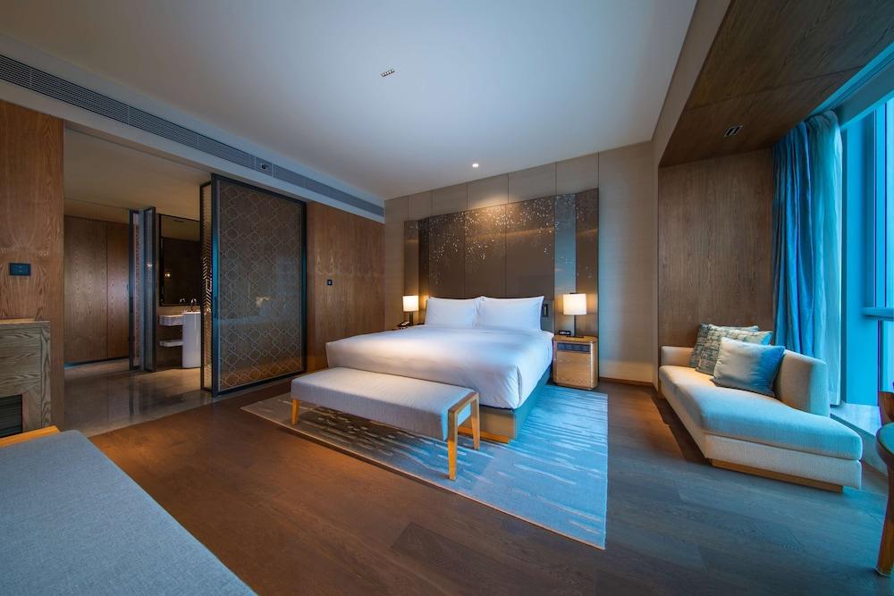 Conrad Guangzhou Room Type - King Accessible Room River View