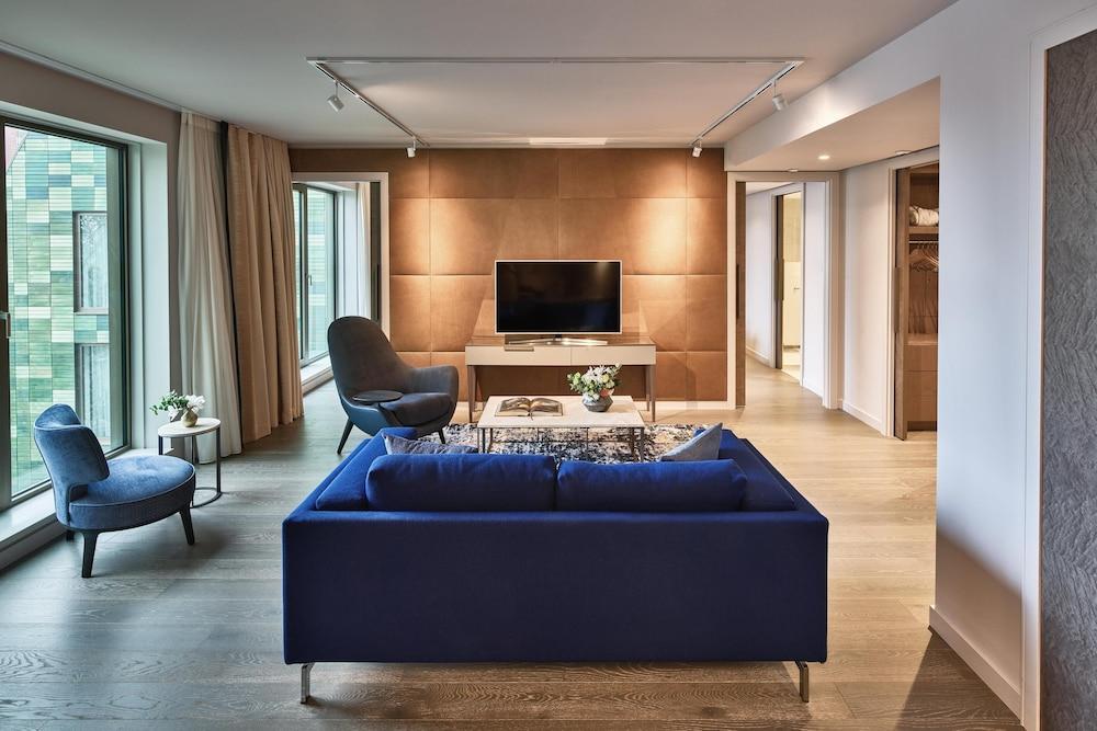 Hyatt Regency Amsterdam Room Type - Ambassador Suite