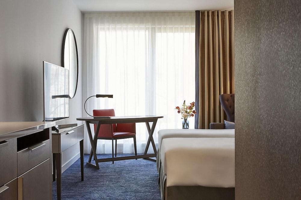 Hyatt Regency Amsterdam Room Type - Twin Room with View