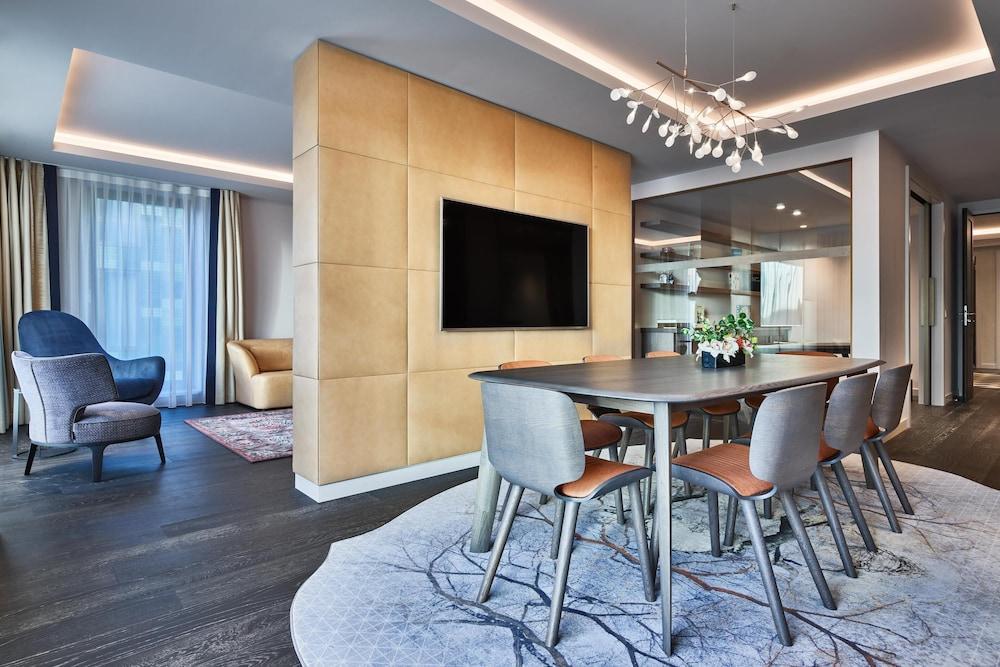 Hyatt Regency Amsterdam Room Type - Suite