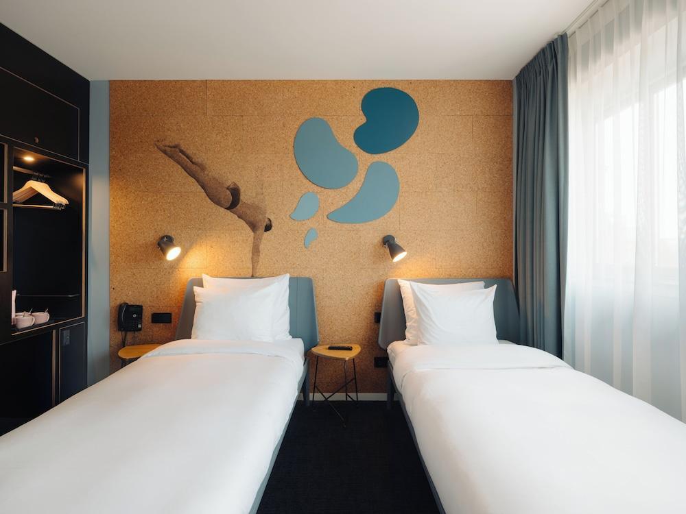 Conscious Hotel The Tire Station Room Type - Triple Room