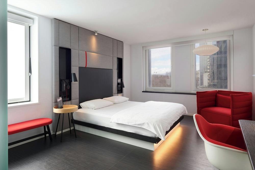 citizenM Paris Gare de Lyon Room Type - Room, 1 King Bed (Mobility Accessible, Roll-In Shower)