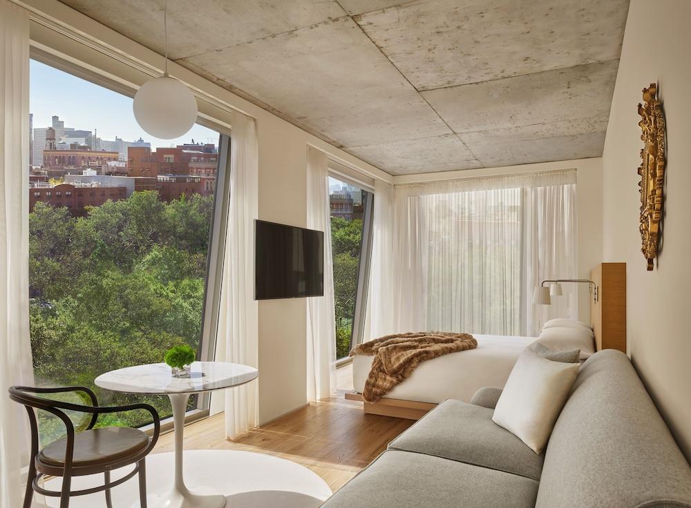 PUBLIC, an Ian Schrager hotel Room Type - Loft, Park View