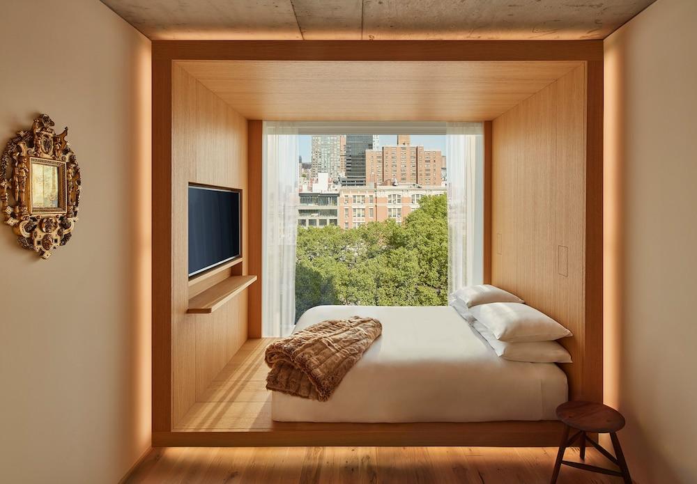 PUBLIC, an Ian Schrager hotel Room Type - Room, 1 King Bed, Park View