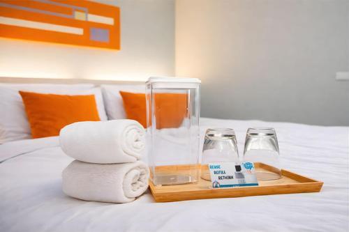 Koon Hotel Sukhumvit - Free Shuttle to BTS, MRT & BITEC - Tap to explore photos