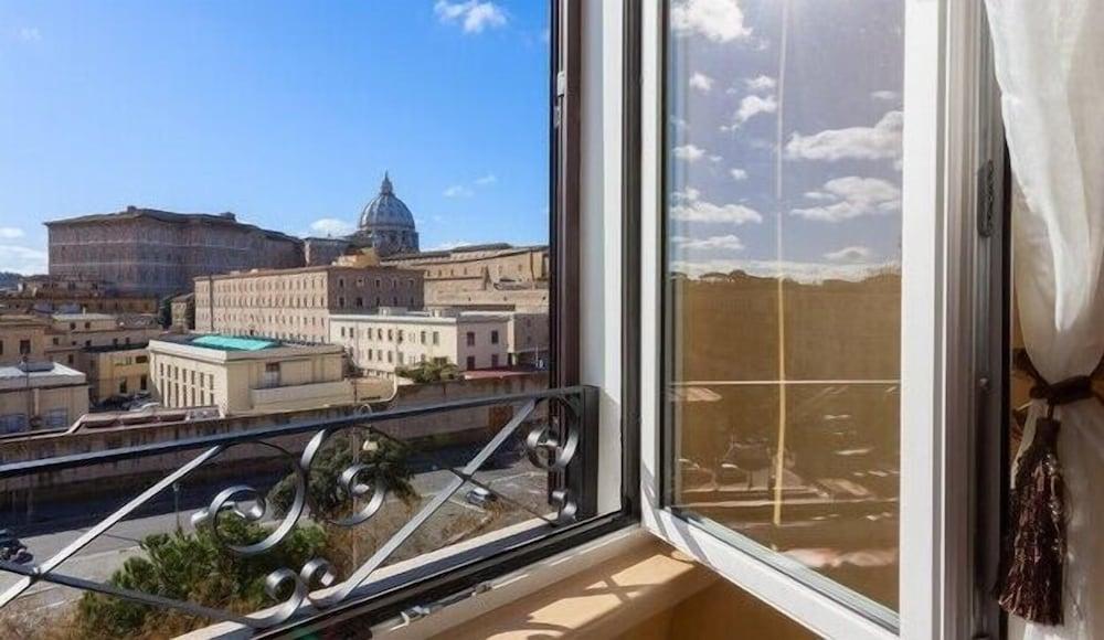 Domus Solis San Pietro - Tap to explore photos