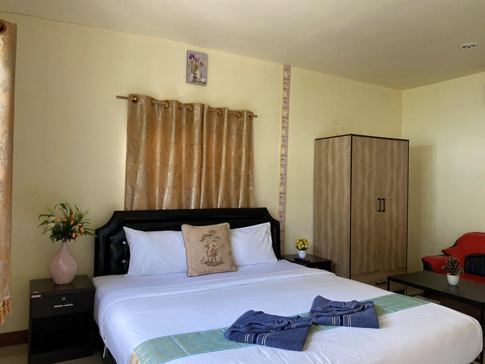 Everest Resort Room Type - Superior Double Room, Garden View Everest Resort Room Type - Superior Double Room, Garden View