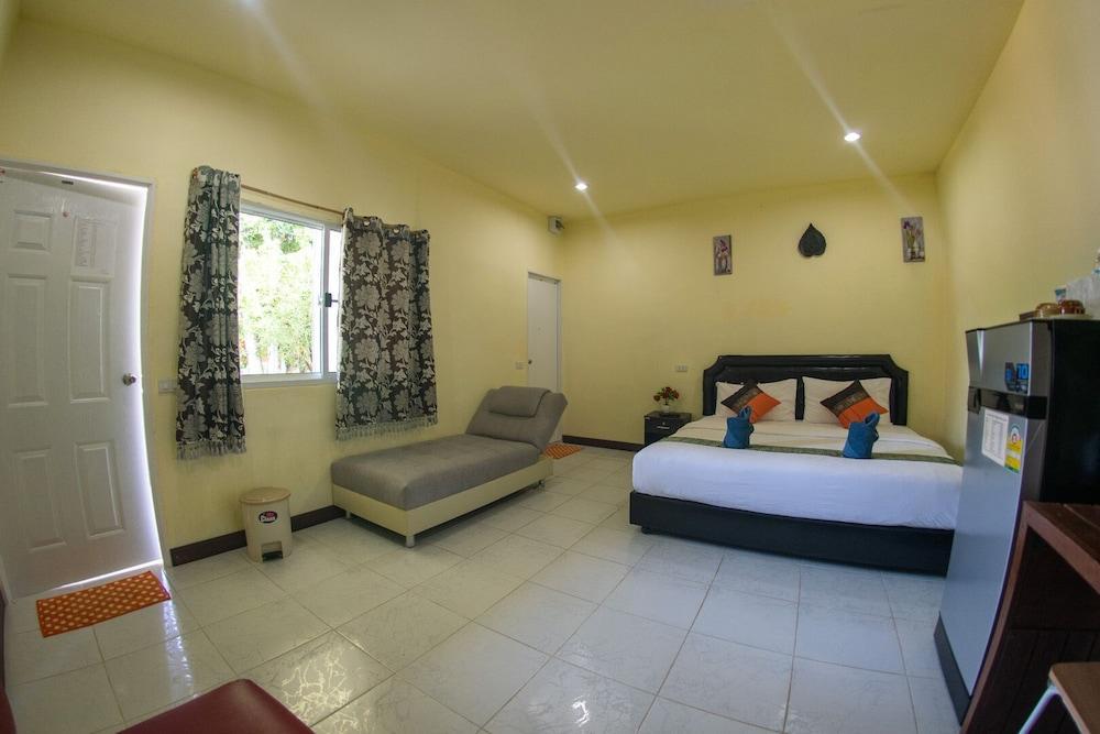 Everest Resort Room Type - Superior Double Room, 1 Double Bed with Sofa bed, Garden View