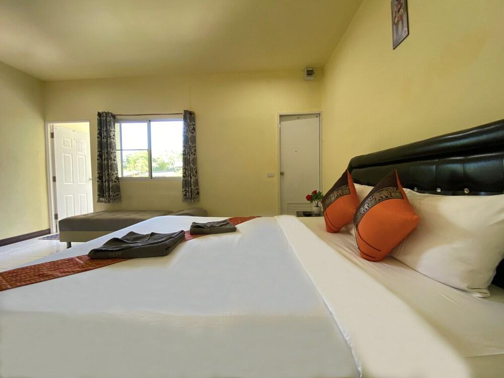 Everest Resort Room Type - Superior Double Room, 1 Double Bed with Sofa bed, Garden View