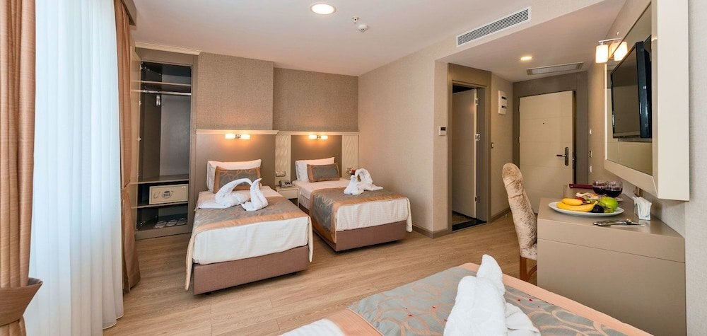 Marcello Hotel Room Type - Standard Triple Room