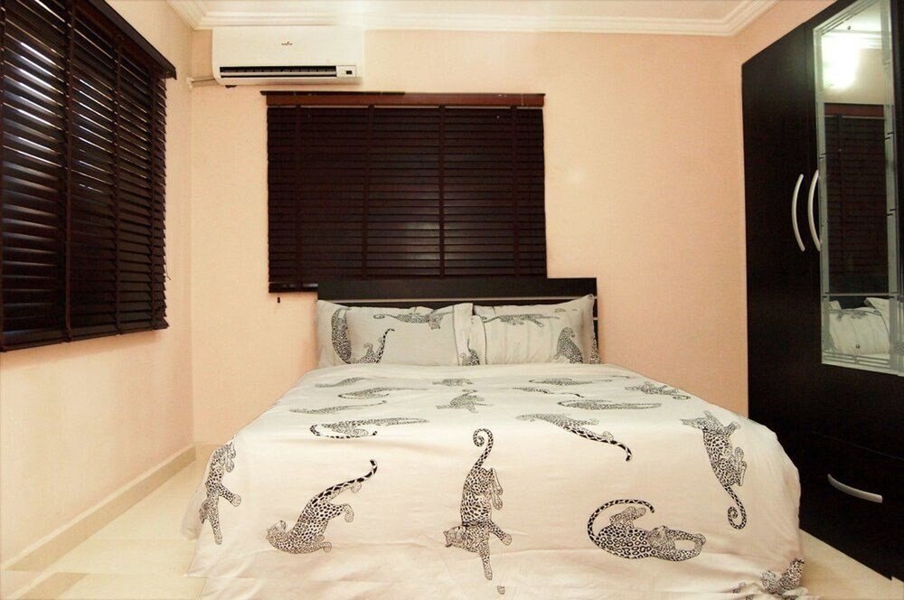 Wendo Court Apartments - Tap to explore photos