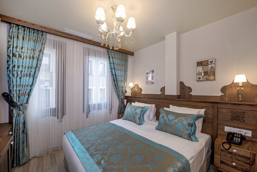 Perapolis Hotel - Tap to explore photos