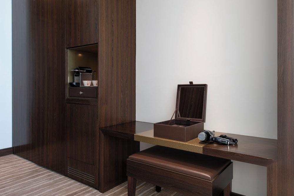 Alwadi Hotel Doha - MGallery Room Type - Superior Room, 1 King Bed