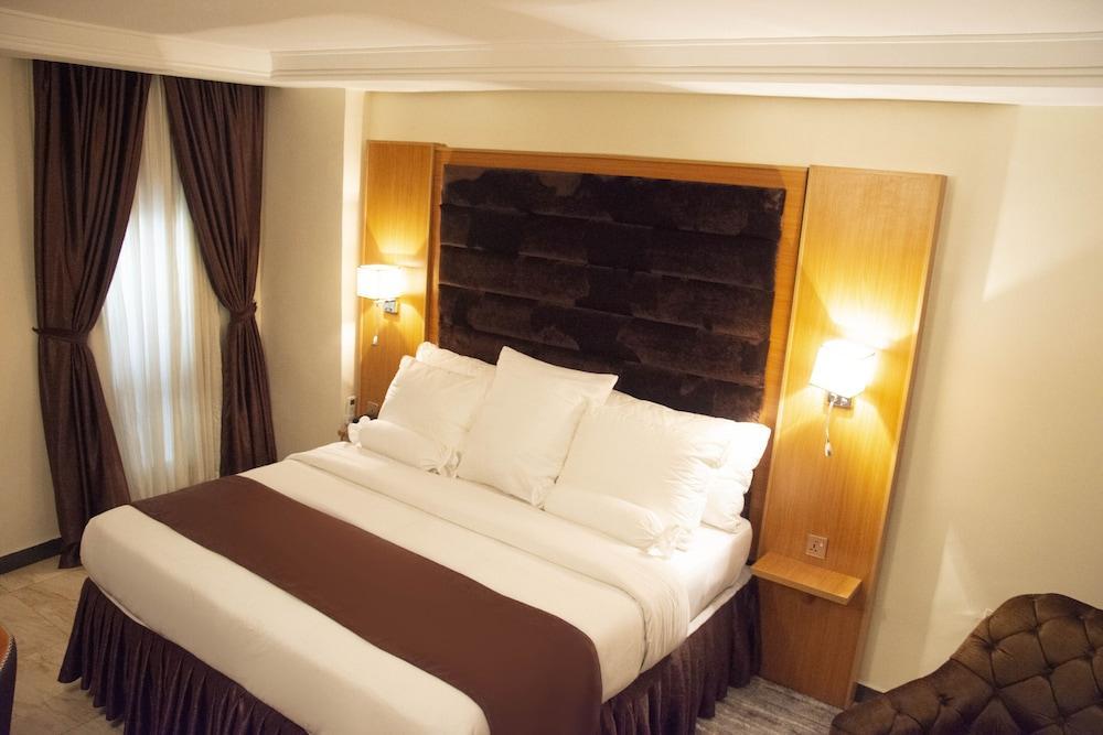 Sparklyn Hotels & Suites - Tap to explore photos