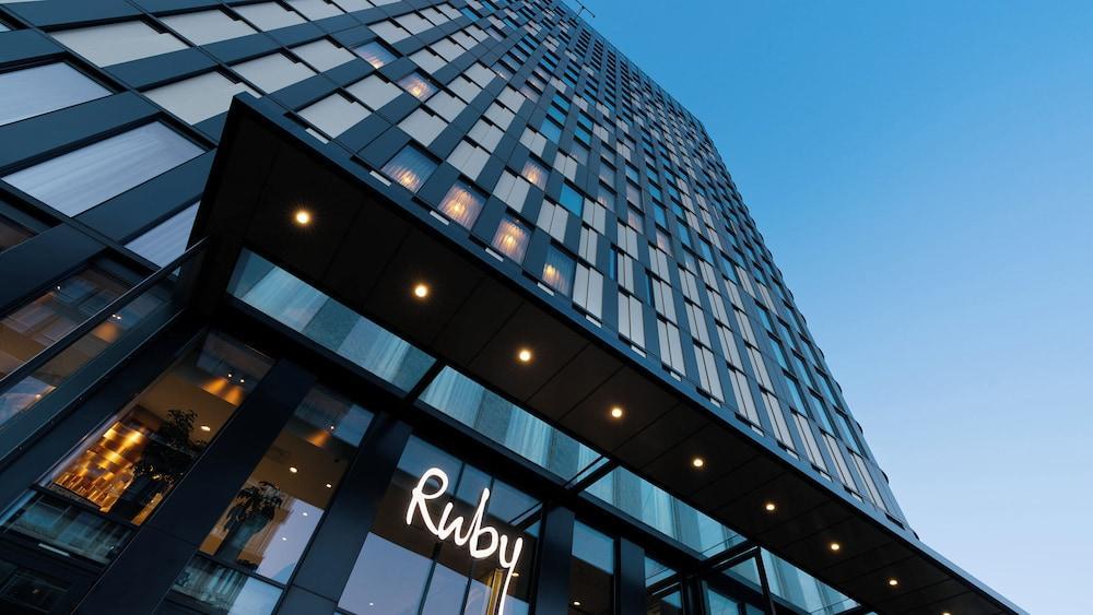 Ruby Emma Hotel Amsterdam - Tap to explore photos