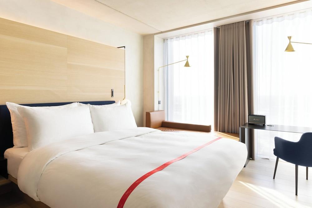 Ruby Emma Hotel Amsterdam - Tap to explore photos