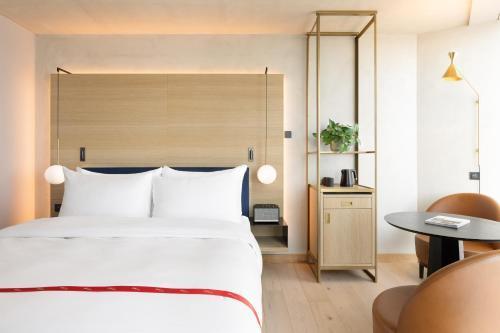 Ruby Emma Hotel Amsterdam Room Type - Wow Accessible Room
