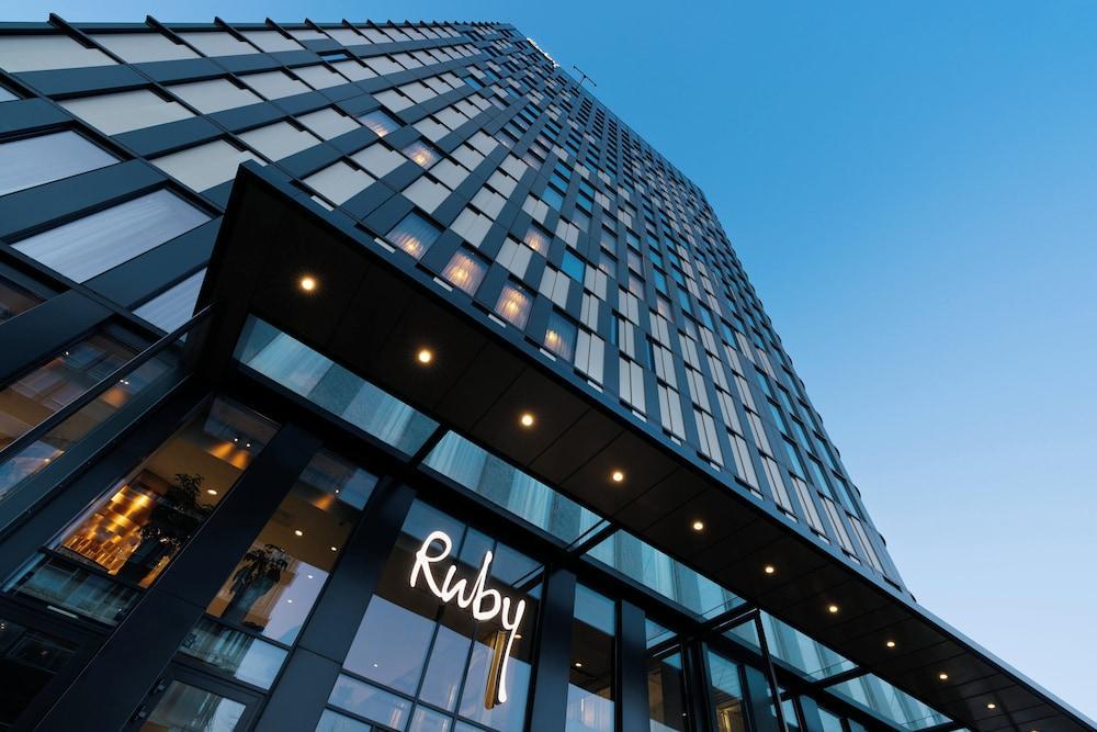 Ruby Emma Hotel Amsterdam - Tap to explore photos