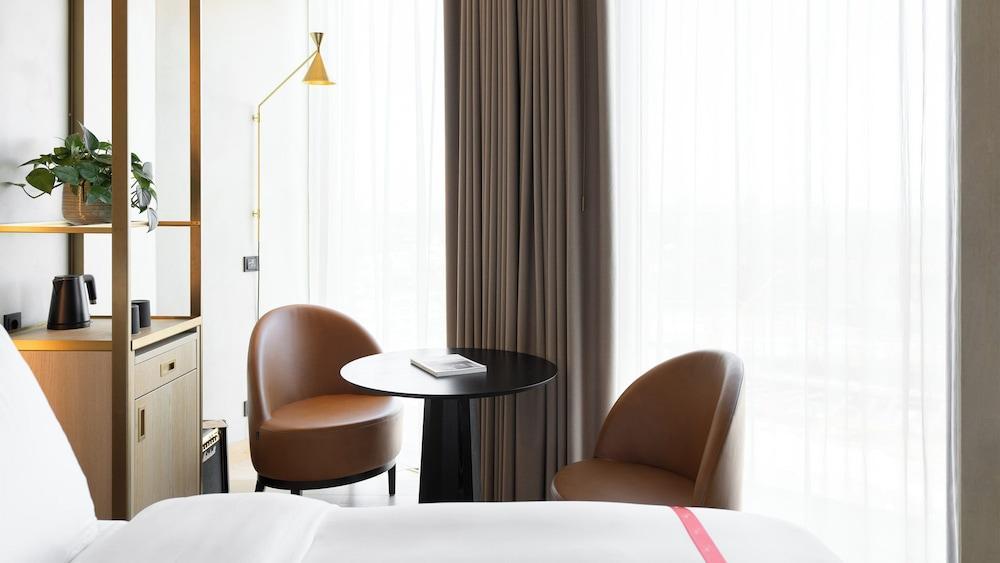 Ruby Emma Hotel Amsterdam - Tap to explore photos