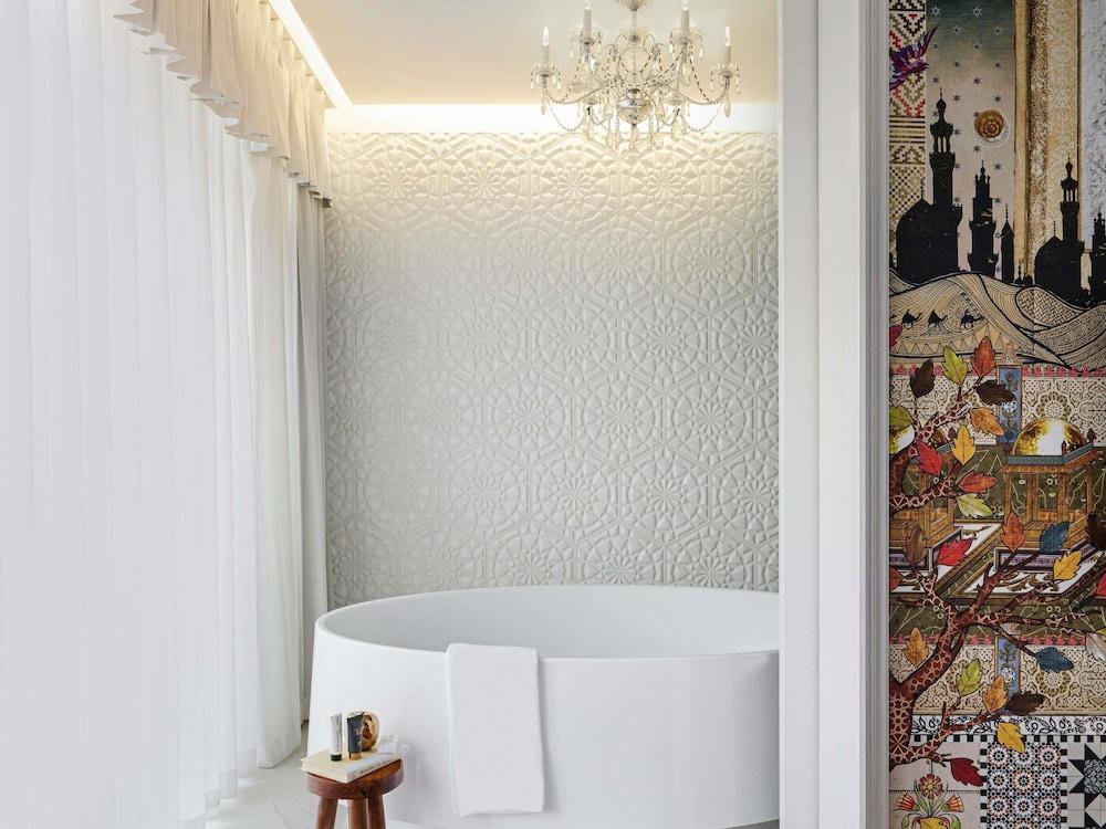 Mondrian Doha Room Type - Signature Room - Twin, 2 Queen Beds Mondrian Doha Room Type - Signature Room - Twin, 2 Queen Beds