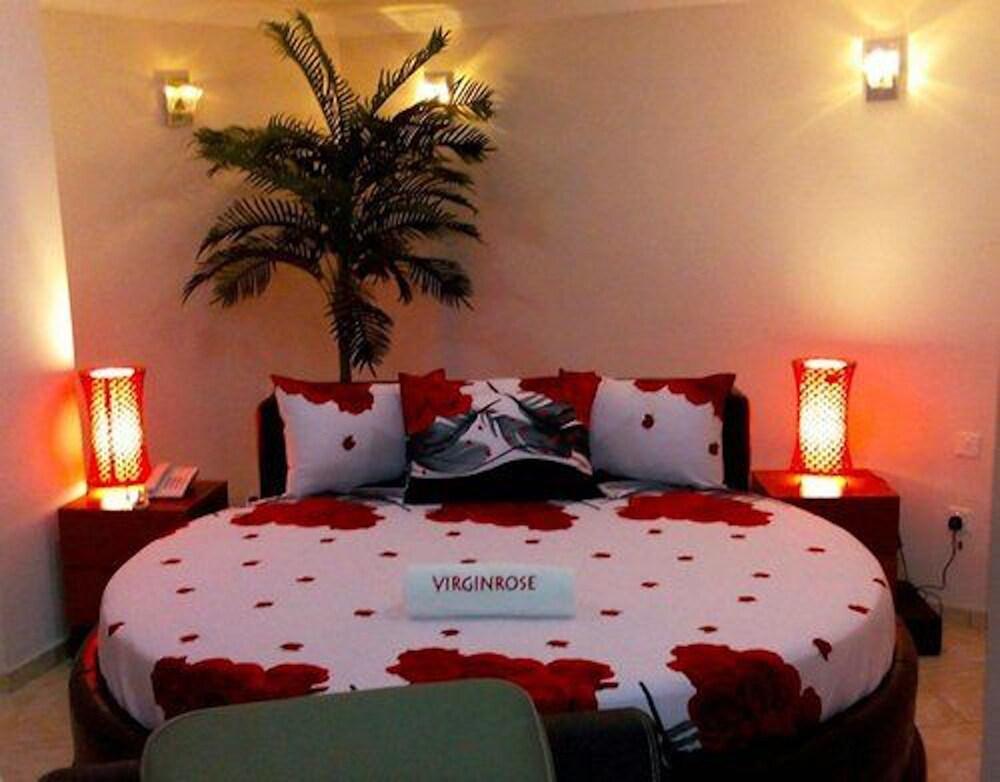 Virginrose Resorts Room Type - Royal Room, 1 Queen Bed