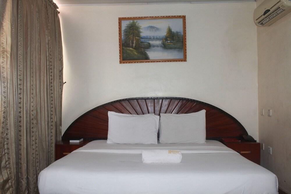 Virginrose Resorts Room Type - Signature Room, 1 Queen Bed