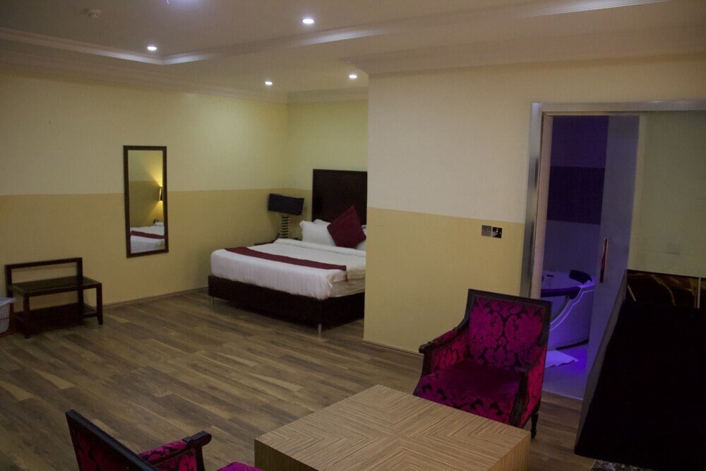 H210 Room Type - Emerald Suite