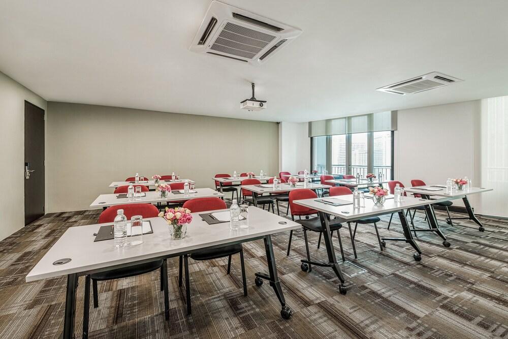Hotels Near Petronas Twin Towers: Book Hotels Near Petronas Twin 
