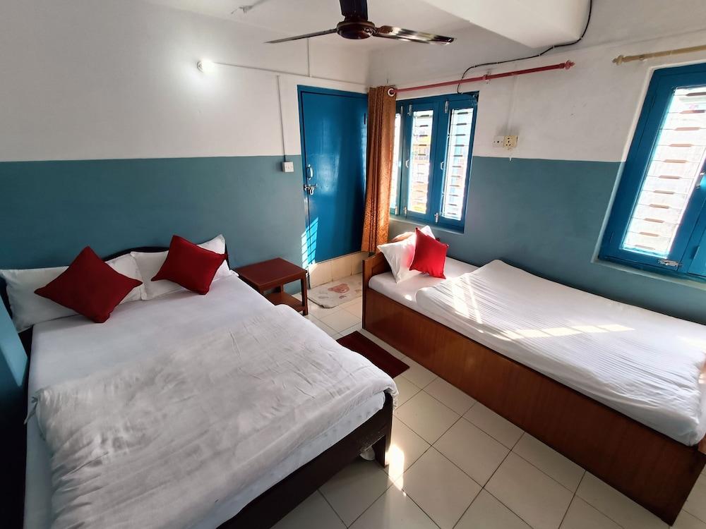 R&R Guest House Room Type - Standard Triple Room