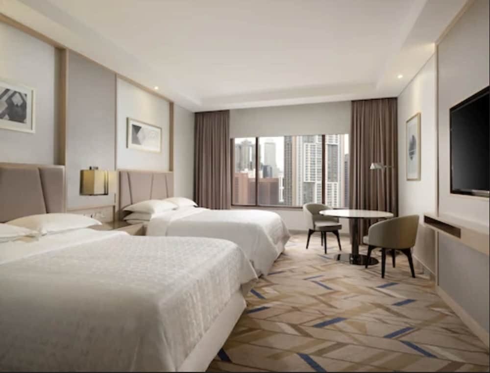 Sheraton Imperial Kuala Lumpur Hotel Room Type - Club Room, 1 King Bed