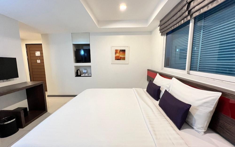 Cubic Pratunam Room Type - Deluxe Double Room