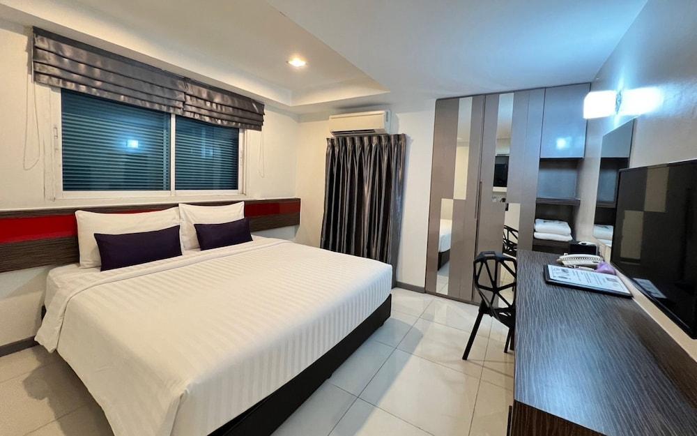 Cubic Pratunam Room Type - Superior Double Room