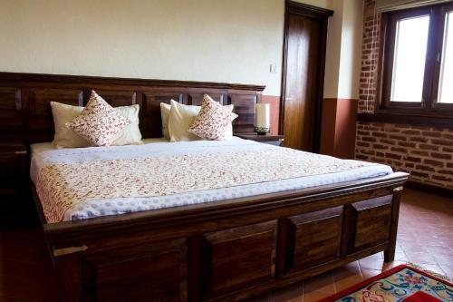 Traditional Comfort Boutique Hotel - Tap to explore photos