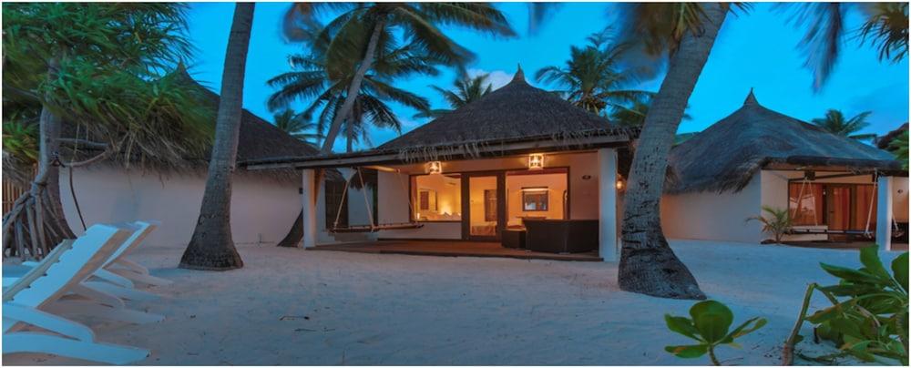 Angaga Island Resort & Spa Room Type - Bungalow, Beachfront